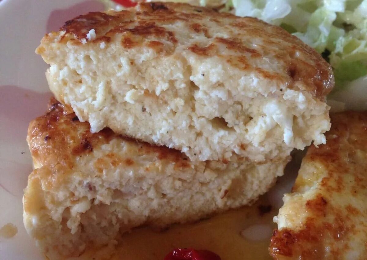Куриные котлетки пп. Биточки из курицы. Котлеты на пару. Котлеты с творогом. Котлеты с творогом.