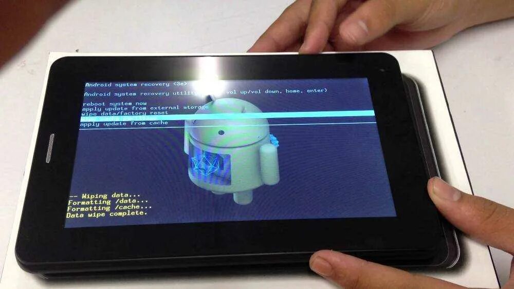 Прошивка android планшет. Перепрошивка планшета. планшет андроид. планшет android hard reset. планшет выключился.