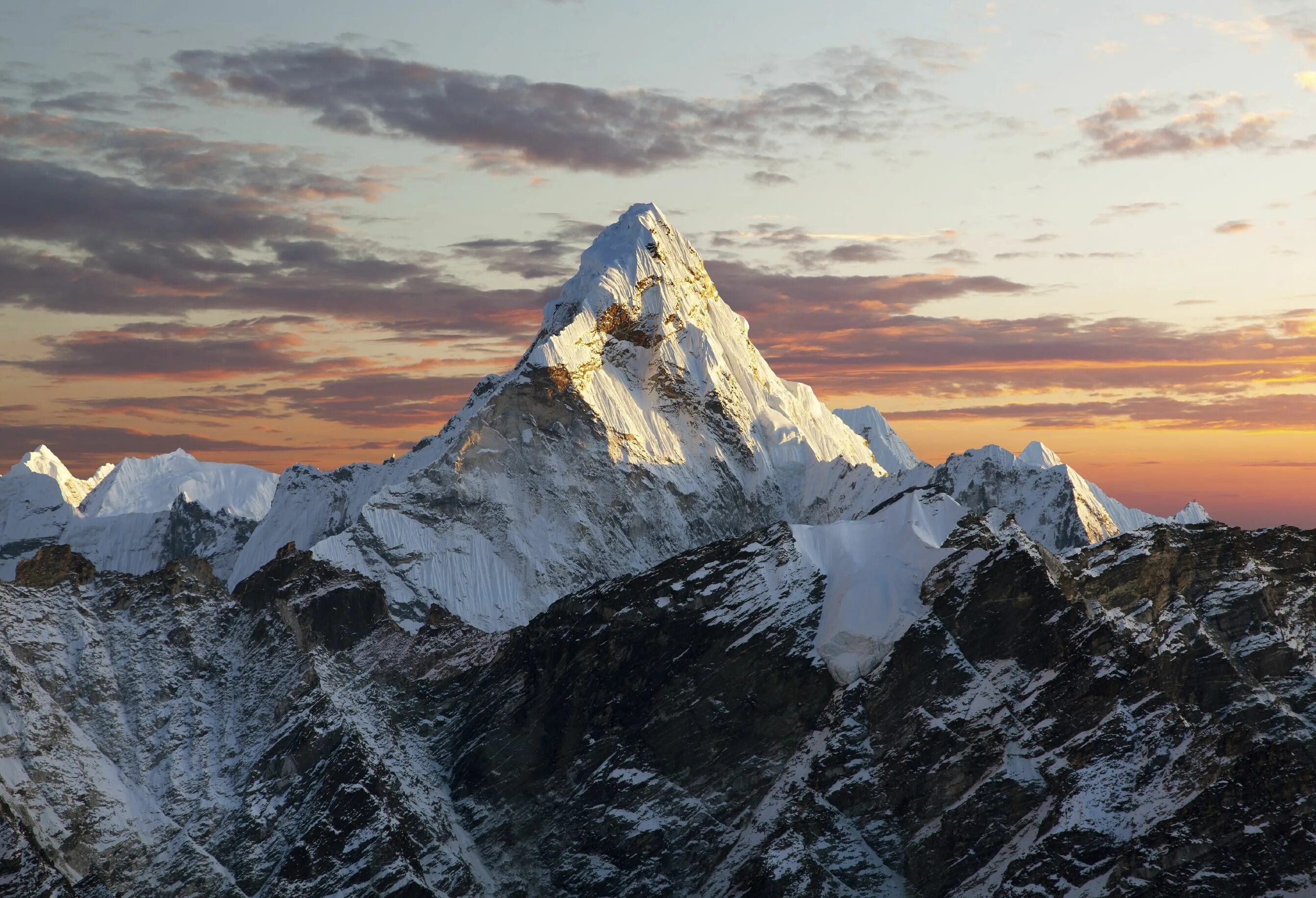 The biggest mountain in the world. Горная вершина Джомолунгма (Эверест). Вершины: гора Джомолунгма (Эверест),. Денали Белуха Чогори Эверест Канченджанга. Гималаи Эверест.