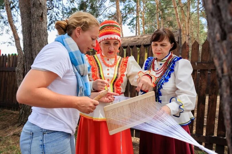 Уральские традиции. Традиции народов урала. Уральские традиции. Жители урала. Традиции урала.
