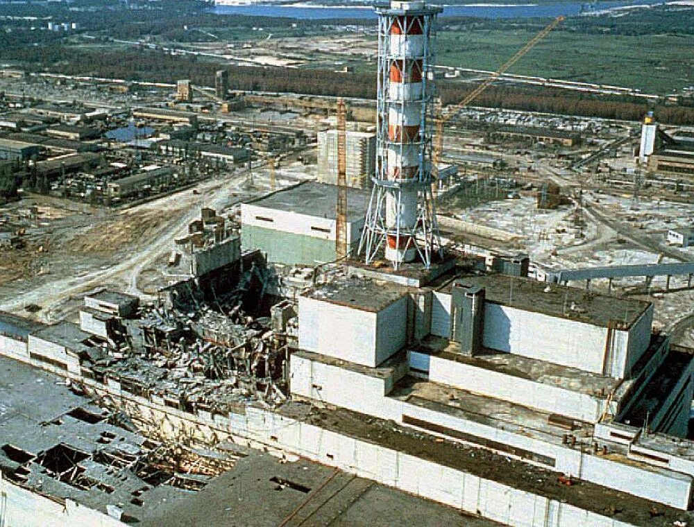 Chernobyl nuclear. Чернобыль авария на ЧАЭС. Припять ЧАЭС 1986. ЧАЭС реактор 1986. 4 Энергоблок ЧАЭС 1986.