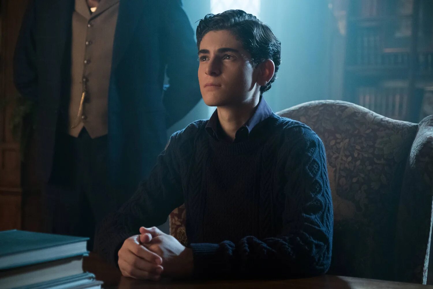 Готэм брюс. Дэвид Мазоуз Готэм. Брюс Уэйн Готэм. David Mazouz Bruce Wayne.