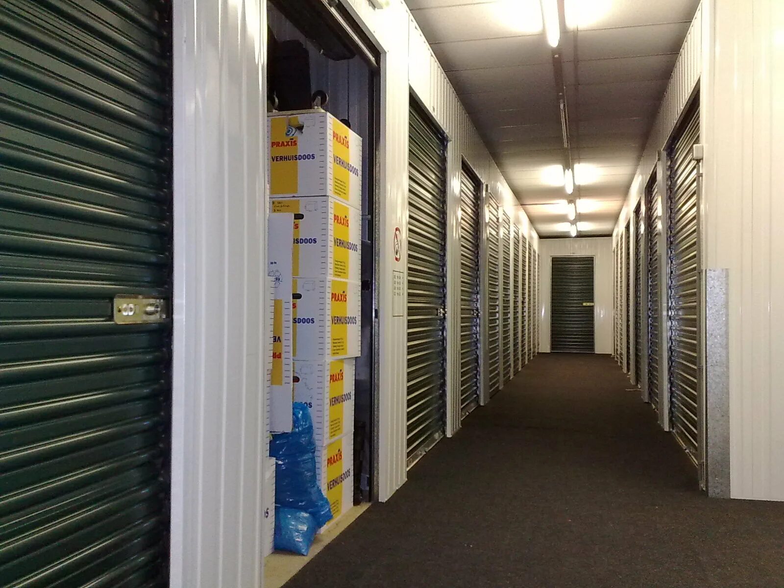 K storage. Селф сторадж. self storage американский. склад self storage. хранение вещей на складе.