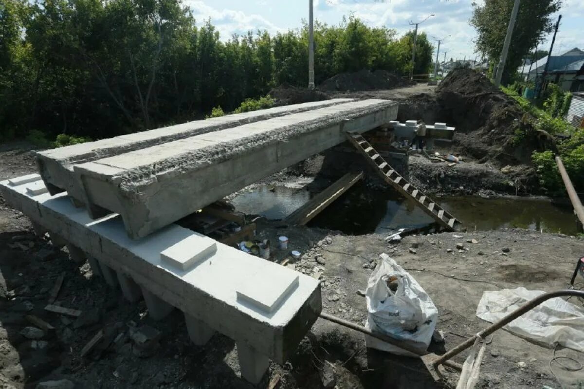 Ремонт моста в балабанове. Мост на матросова барнаул. ул матросова в кувандыке мост. ремонт моста в оренбургской кувандык. смешной ремонт моста.