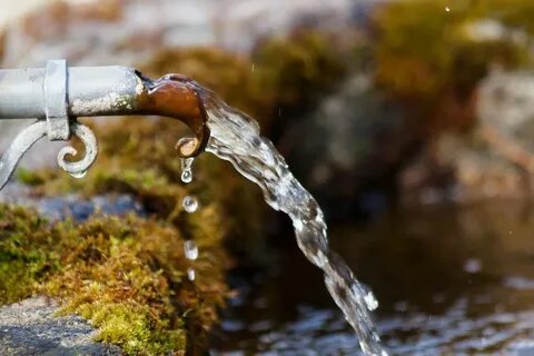 Картинка течет вода