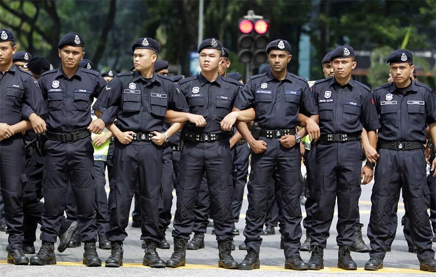Малайзия работать. Полиция Малайзии. Форма полиции Малайзии. Полиция Европы. Форма полиции всех стран.