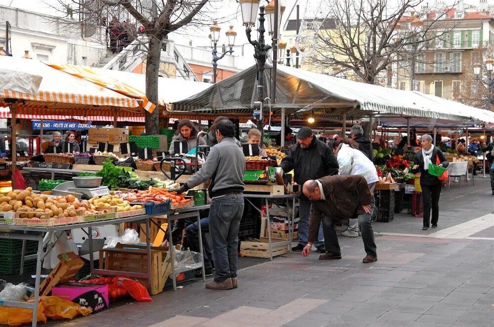 Рынки города владивосток. Цветочный рынок кур Салейя (Cours Saleya) Ницца. Рынок в Ницце. Рынок в Калкане Турция. Городской рынок.