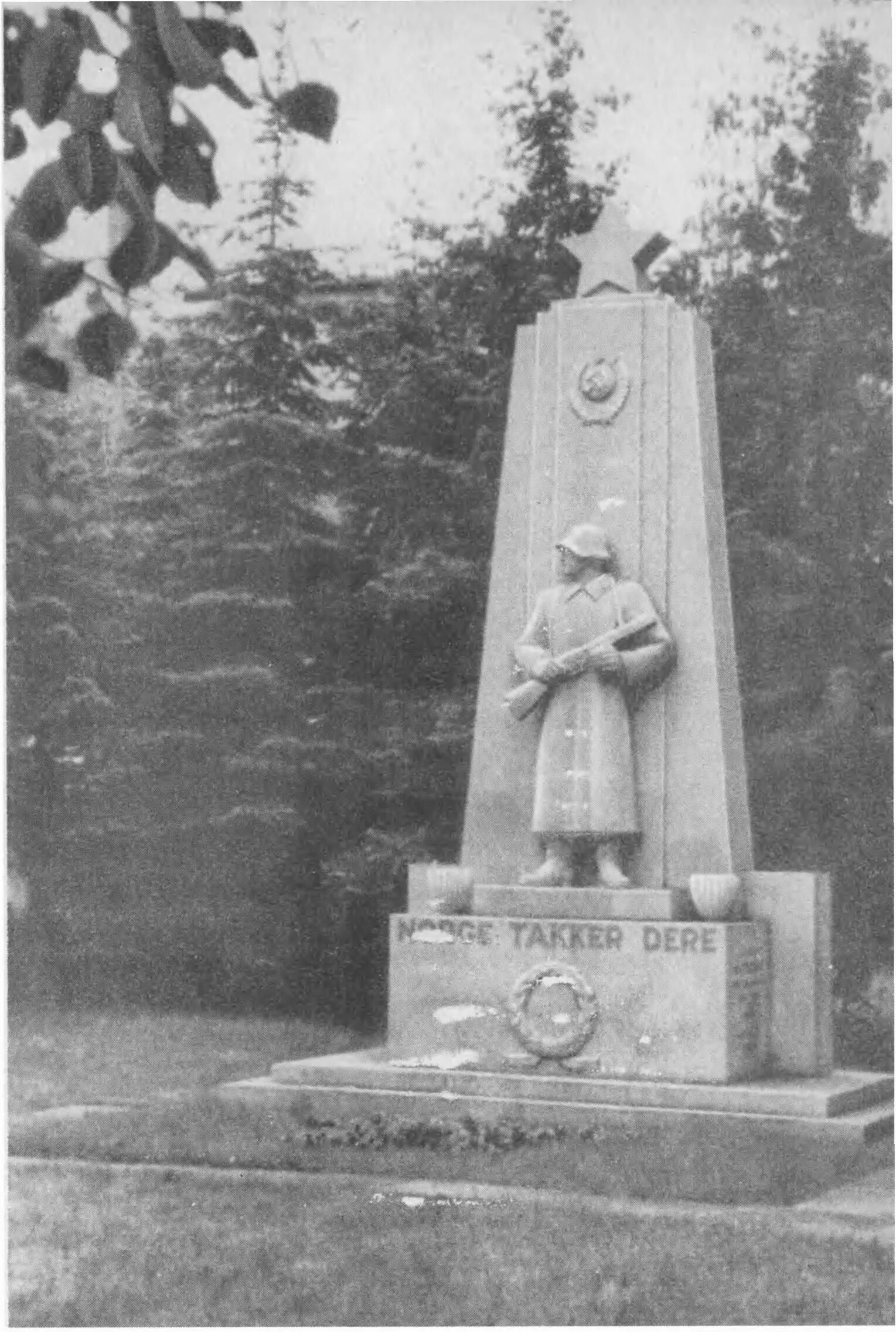 Памятник русским солдатам в норвегии. Памятник солдатам красной армии в киркенесе. Памятник русским солдатам в норвегии. Советские памятники в норвегии. Памятник советским воинам в норвегии.