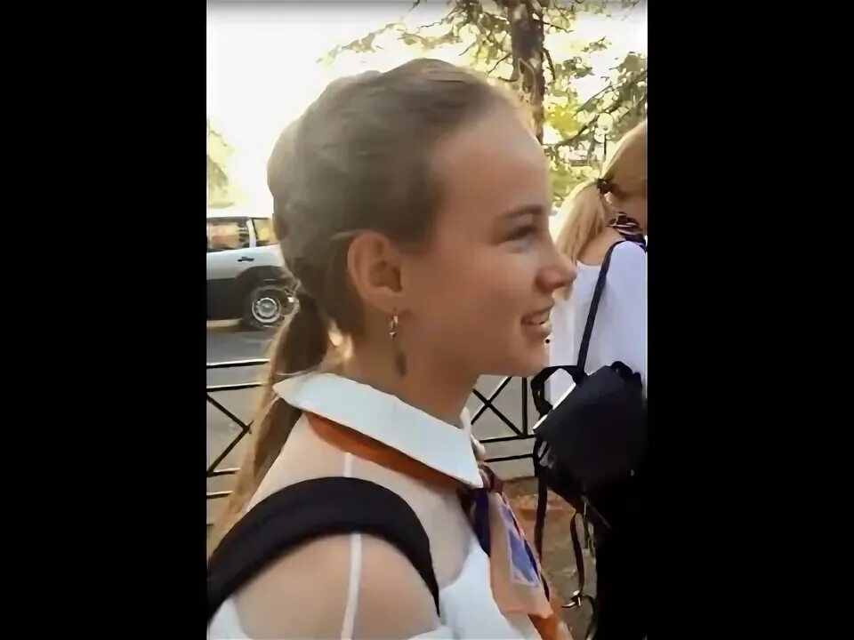 Настя пошла в школу. Настя пошла в школу
