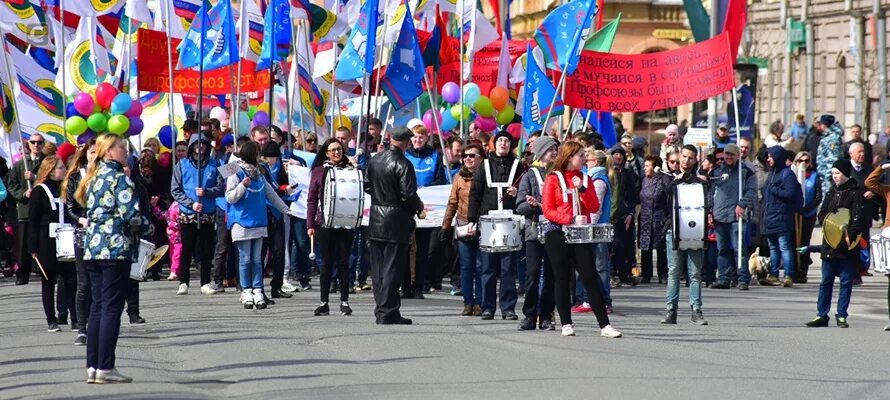 1 мая петрозаводск. Первое мая Петрозаводск. Парад митинг. Карелия 1 мая фото. 1 Мая демонстрация Минск видео.