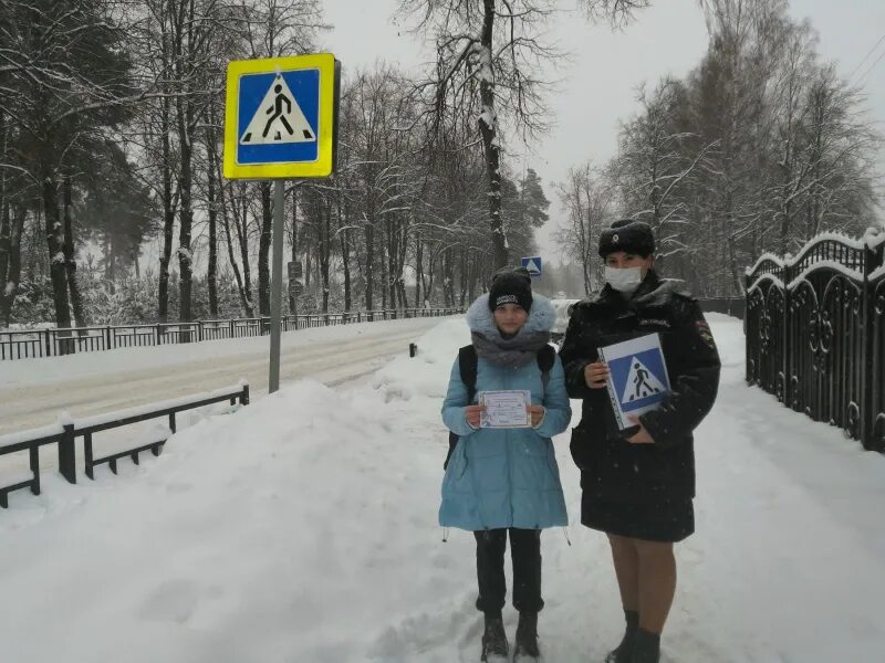 Ярцево подслушано в контакте. Акция пешеход. ГИБДД Ярцево. Грамотный пешеход акция ГИБДД. Сотрудники ГИБДД Ярцево.