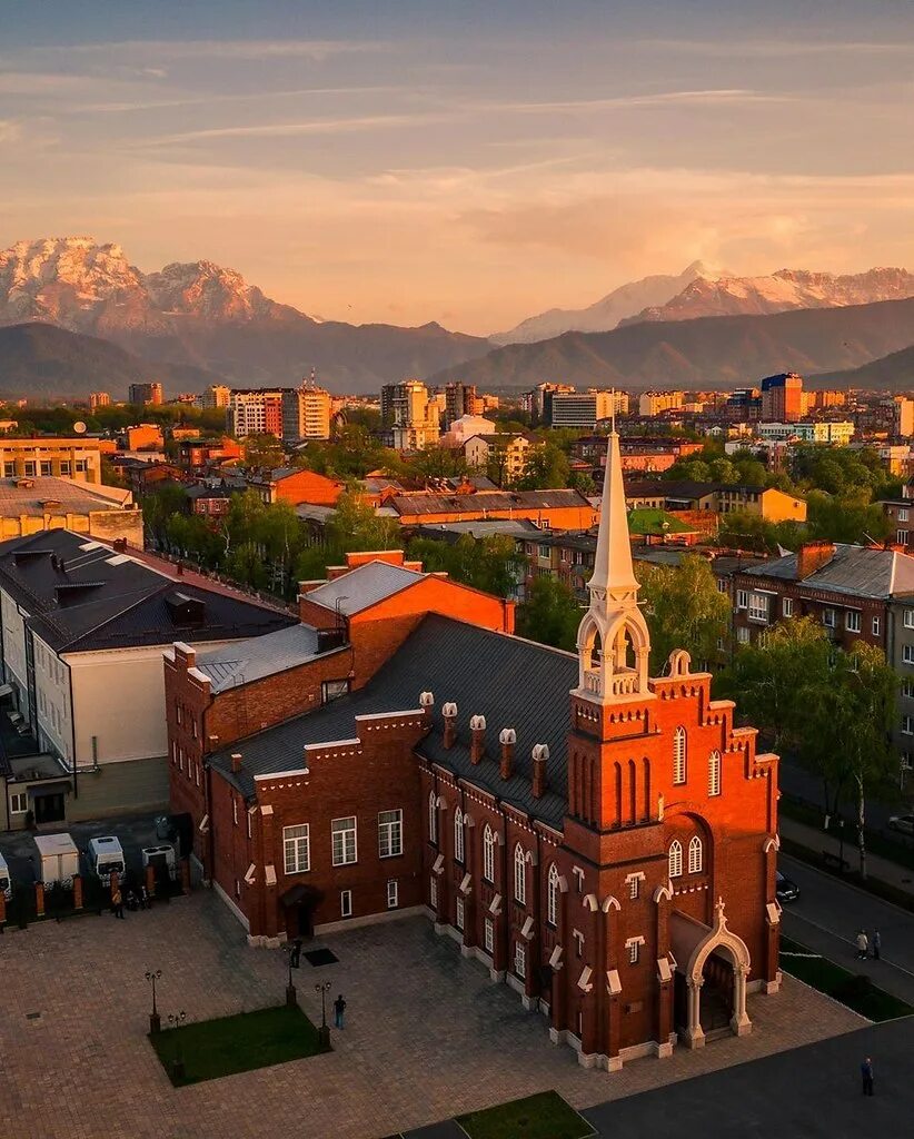 набережная терека. памятник исса плиеву владикавказ. вечерний владикавказ. владикавказ,. про владикавказ.