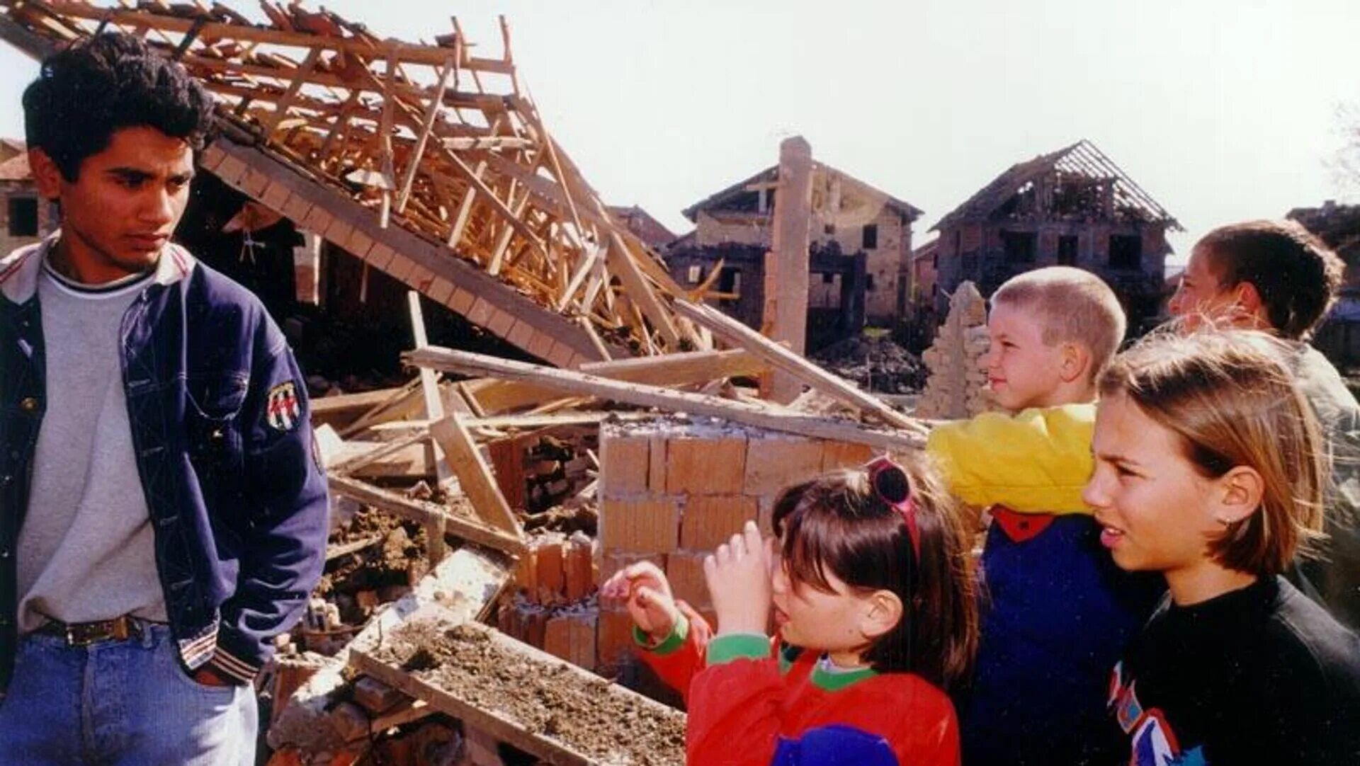25 лет бомбардировок югославии. Бомбардировки Югославии. Бомбардировка Югославии 1999,убитые. Бомбардировка Югославии 1999 дети.
