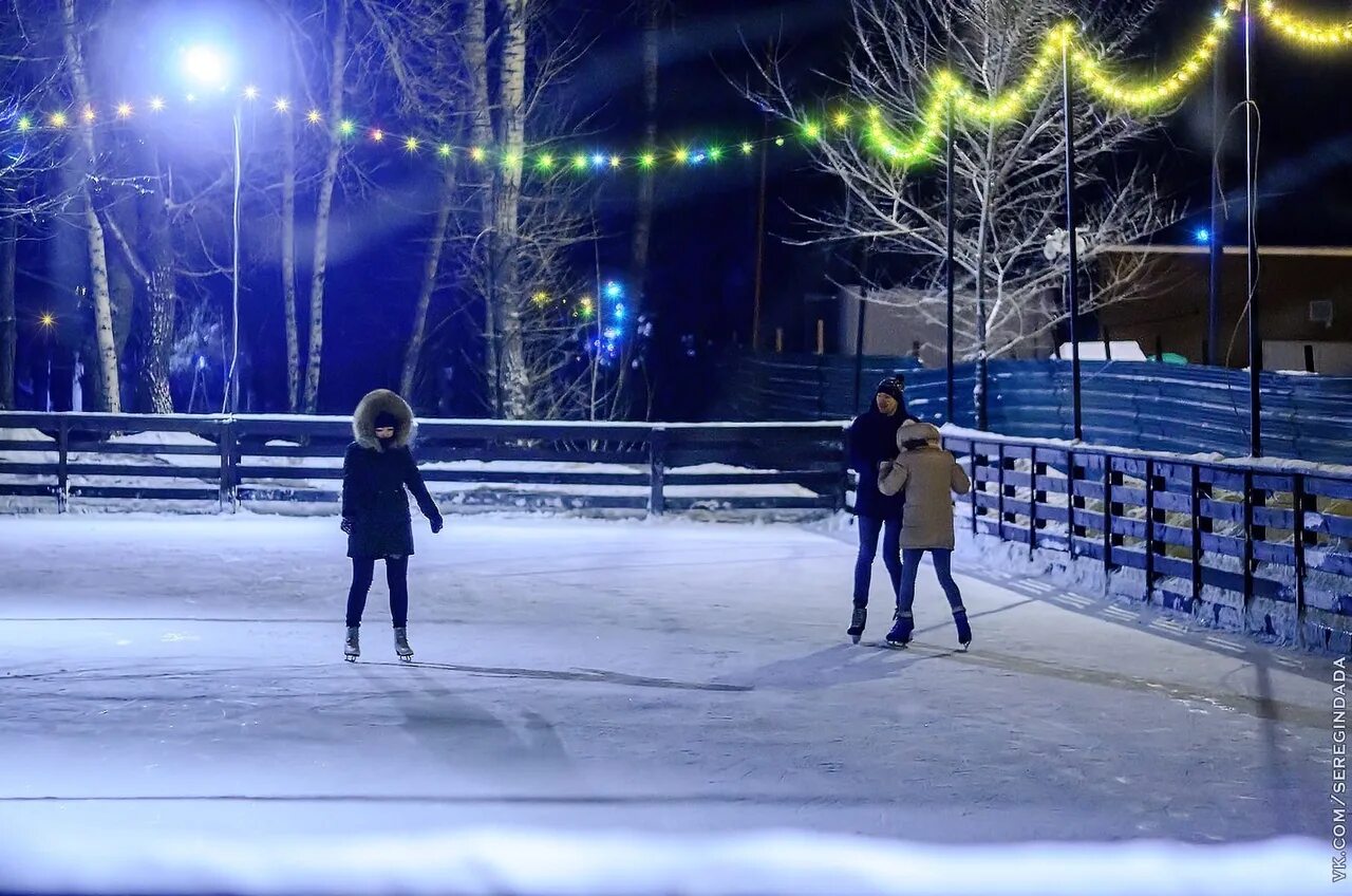 Улица чокана валиханова омск красота. Омск куда. Новый каток омск парк 30 лет влксм. Куда можно сходить в омске с девушкой. Горка парк культуры омск.