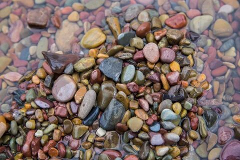 Вода галька