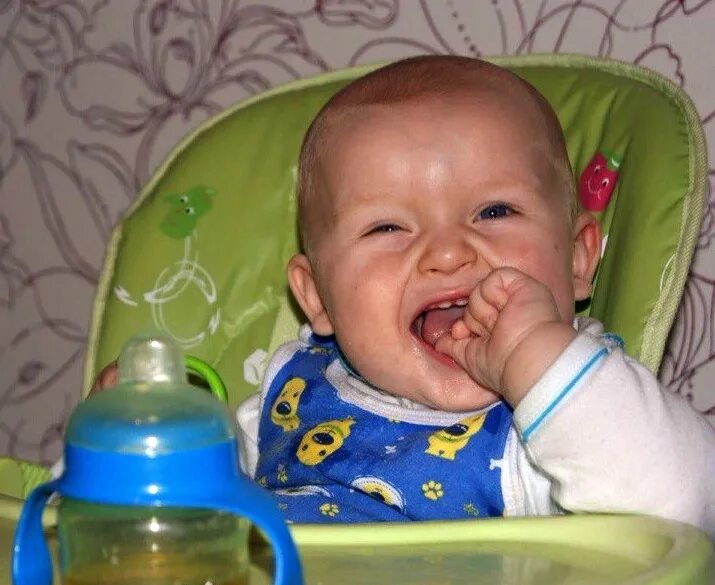 Могут ли быть сопли при прорезывании. Реакция на зубы у малышей. Сопли при зубах у детей. Сопли и зубы у грудничков.