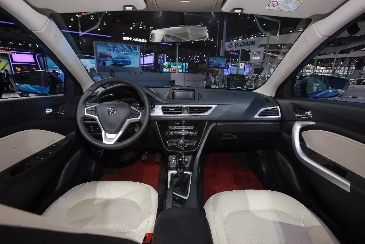 Автосалон китайских машин. Changan cs35 2018 салон. Changan geely green. Changan vision-v. Changan auto приложение.