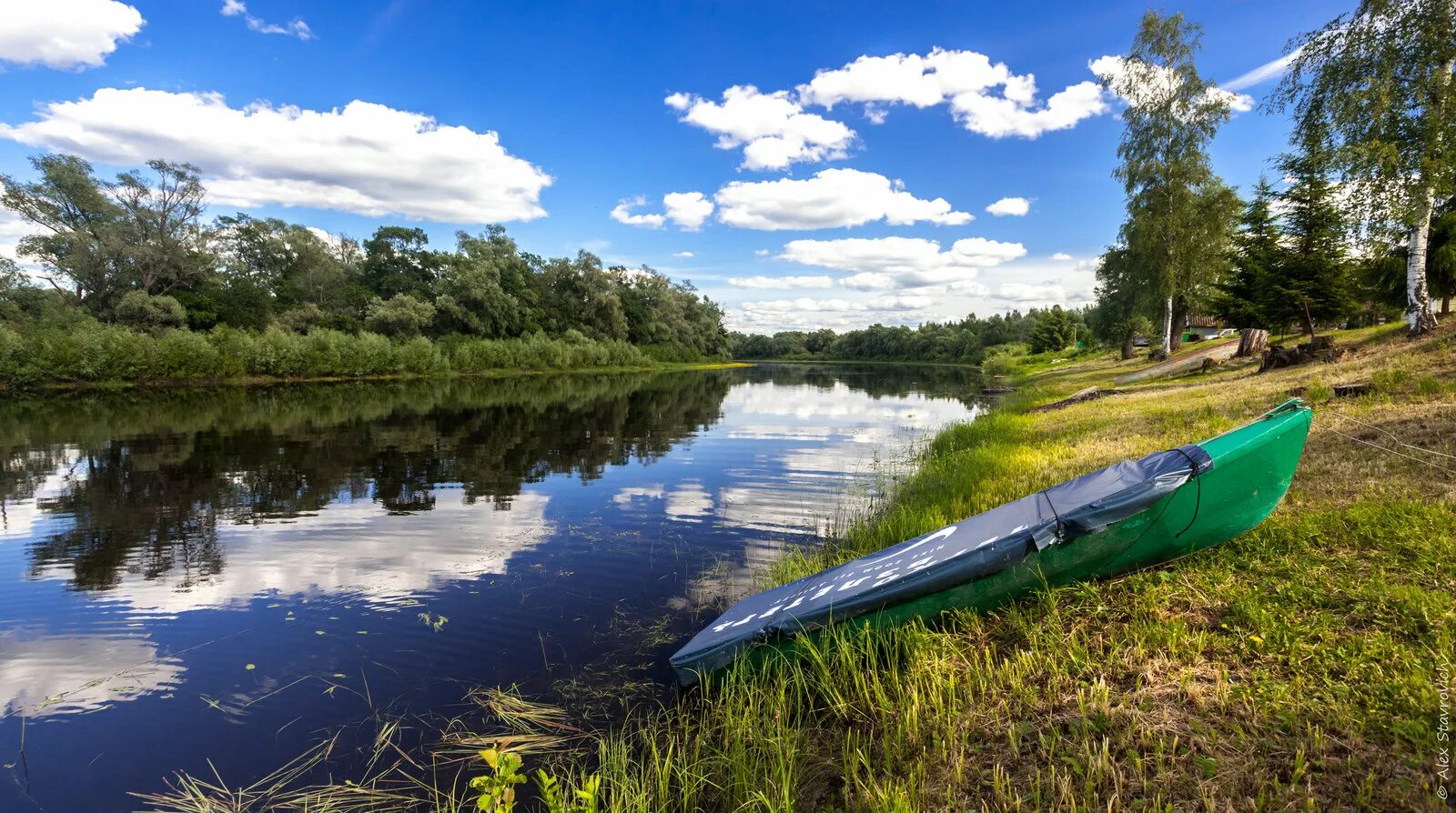 Река Ловать Парфино. Река Ловать Новгородская. Река Ловать рыбалка. Река Ларинка Парфинский район. Лодки новгородская область