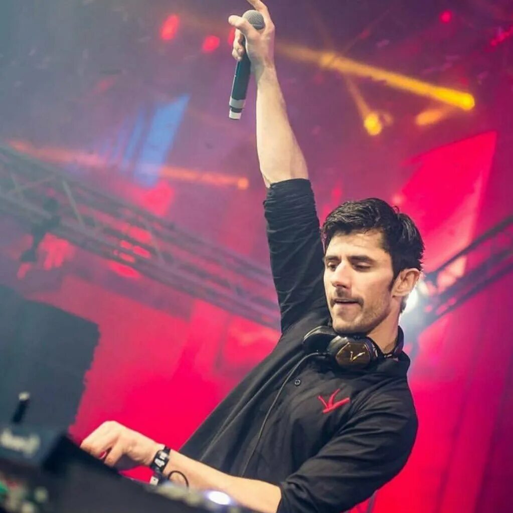 Music details. KSHMR. KSHMR американский диджей. KSHMR 2015. KSHMR фото.