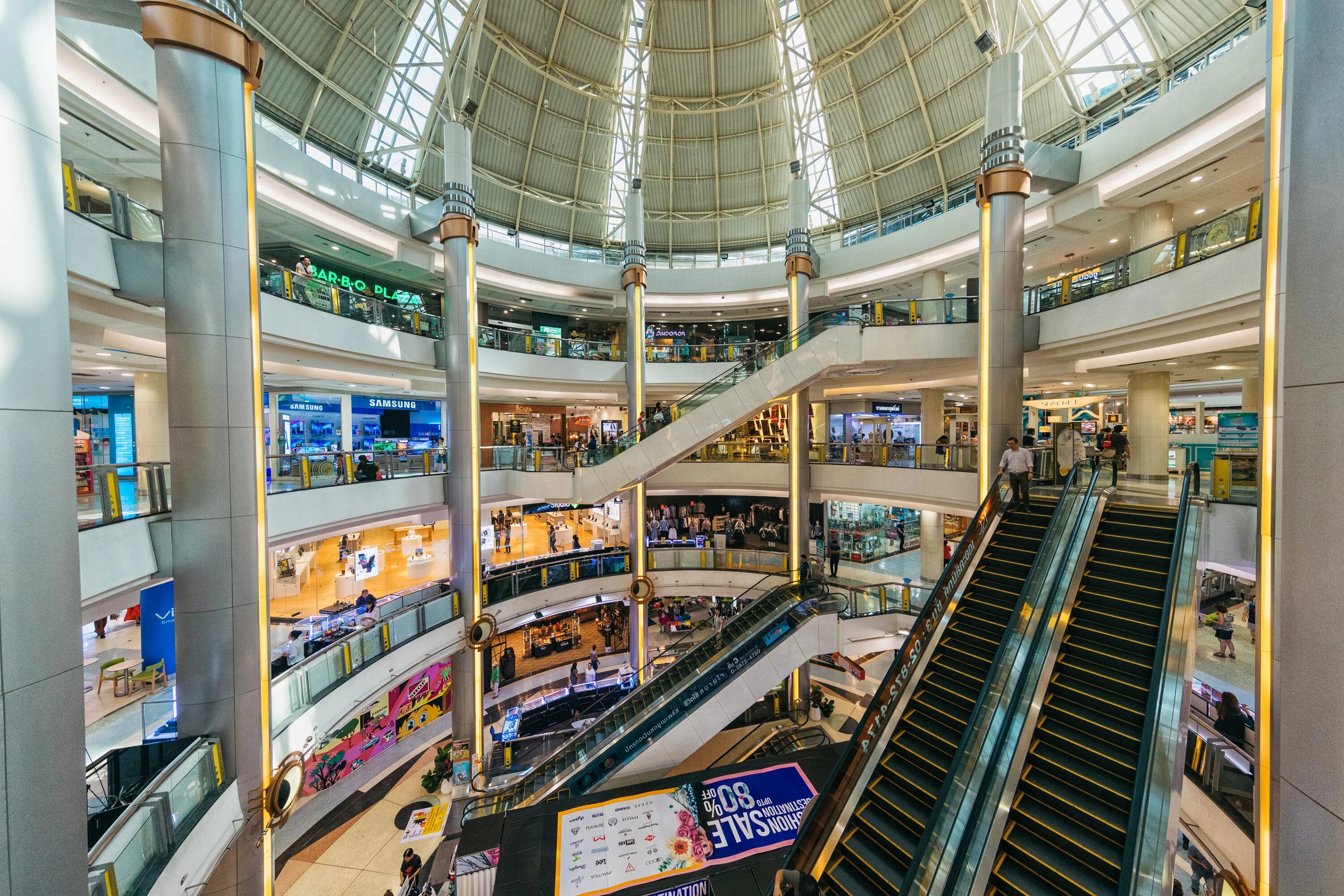Central world бангкок. Самый красивый торговый центр в мире. Пномпень торговые центры. Pune mall american eagle. Central mall.