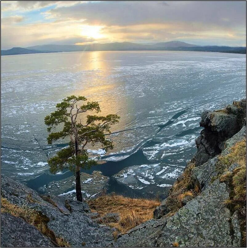 Урал байкал. Уральский байкал озеро тургояк. Челябинская область город миасс озеро тургояк. Миасс озеро тургояк. Мотоцикл урал 2022.