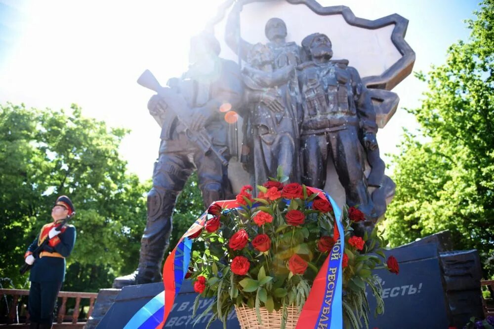 Рисунок ко дню республики лнр. 12 мая день независимости лнр. День рождения лнр. 12 мая день республики лнр. Пасечник лнр.