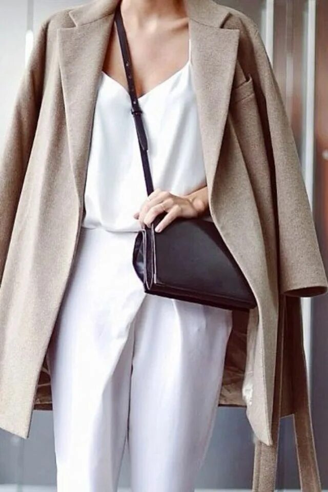 Минимализм в одежде. Лаконичность фото. Белые одежды. Минимализзонт в одежде. Простота в одежде.