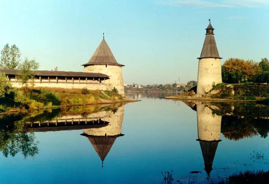 Псков расположен на реке. Экскурсия Псков Изборск Печоры. Псков столица Руси. Псков исторический центр. Псков река Печора.