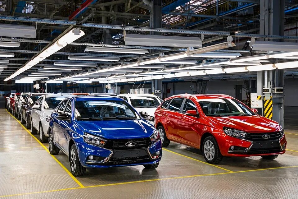 Официальный дилер лада. Завод ижлада ижевск. Форвард авто лада ижевск. Lada vesta завод. Иж лада автосалон.