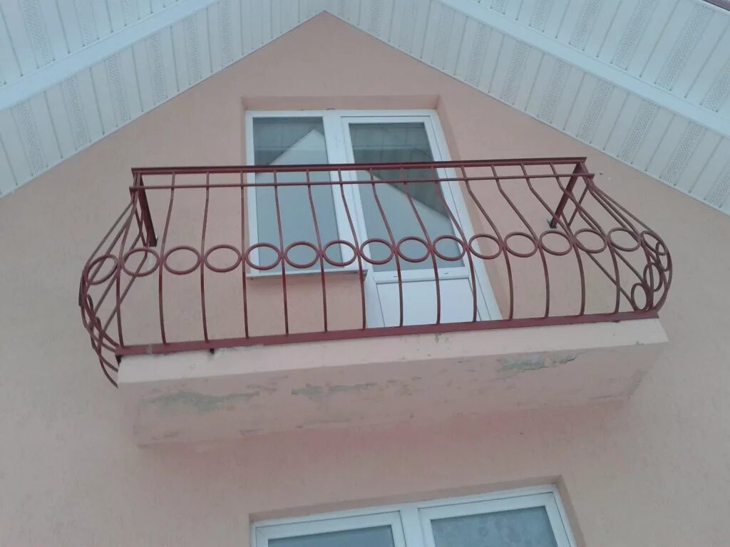 Балконы в общежитиях. Ограждение балкона. Перила на балкон. Балкон перила ограждения. Кованые балконные ограждения.
