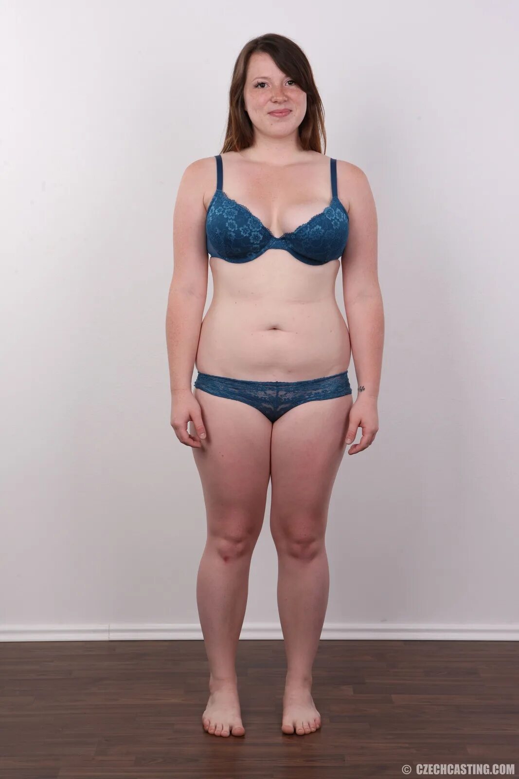 Кастинг пухлых. Толстые девушки кастинг. Кастинг пухлых девушек. Кастинг женщин с большой грудью. Кастинг пухлых девочек.