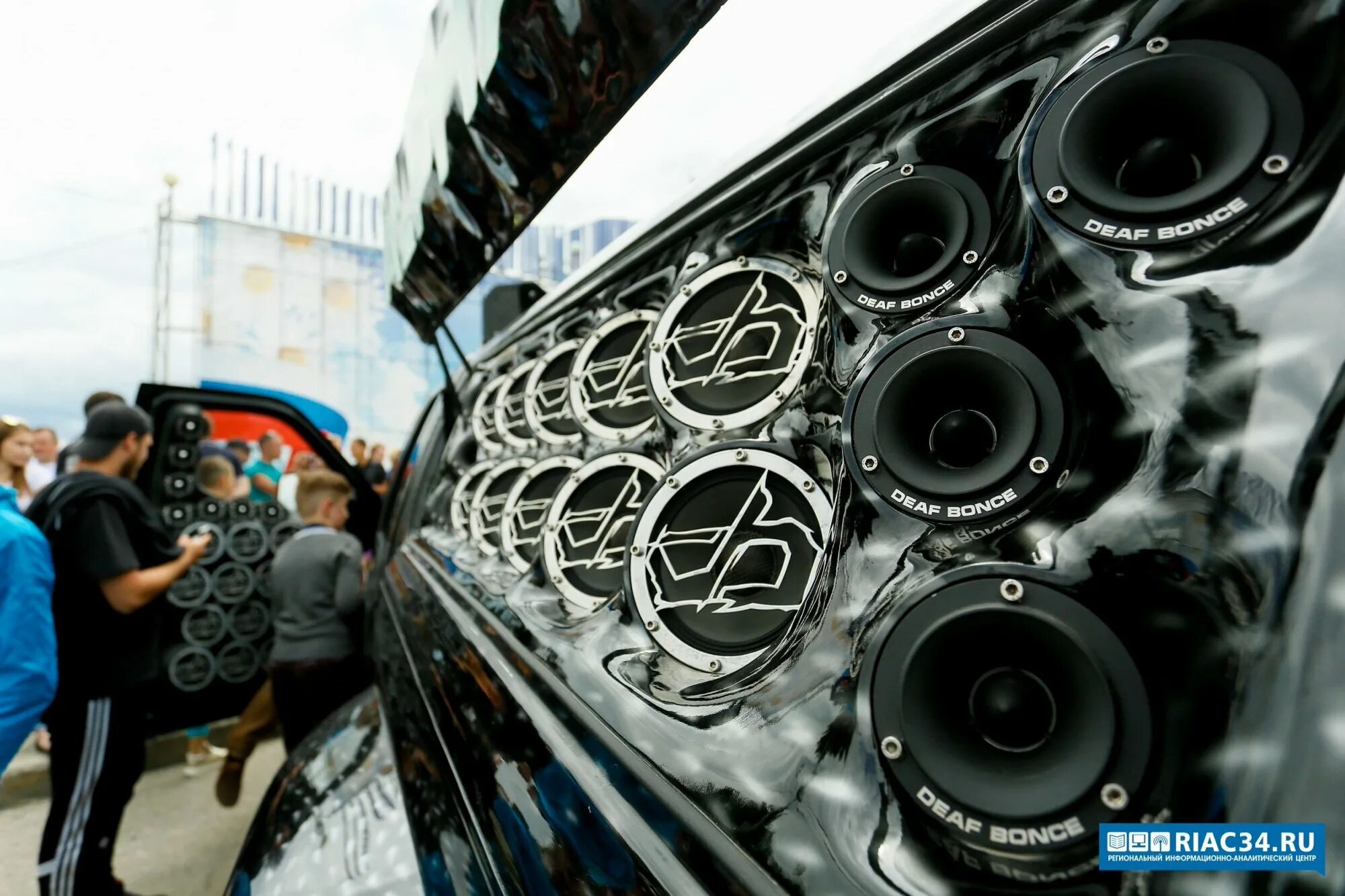 Автозвук альфард машина. Автозвук фронт Alphard. Автозвук Pride car Audio. Соревнования по автозвуку альфард.