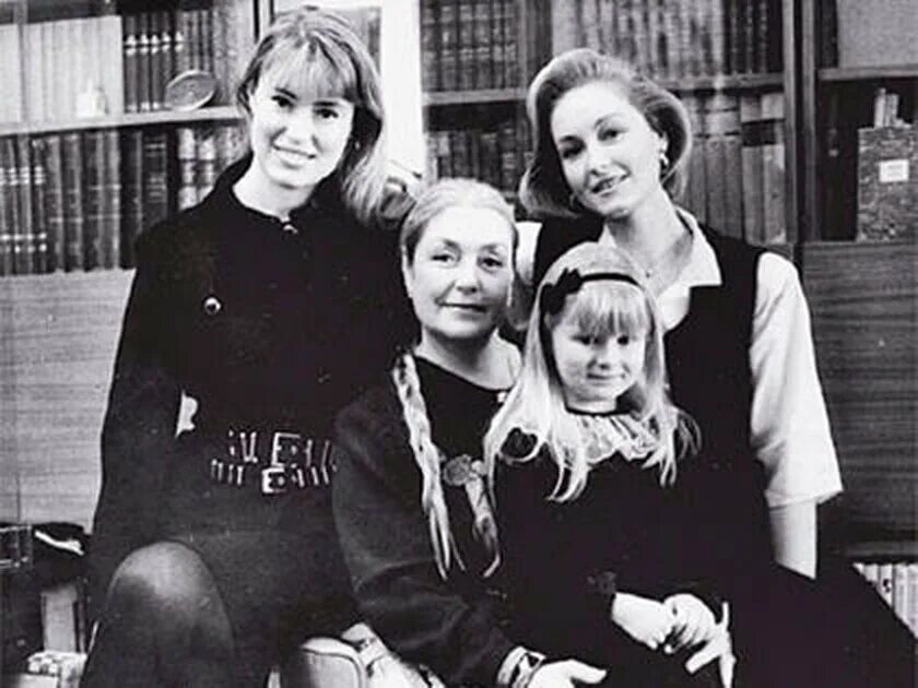 ольга шукшина актриса. биография дочерей шукшина. дети лидии федосеевой шукшиной. василий шукшин с дочерьми. биография дочерей шукшина.