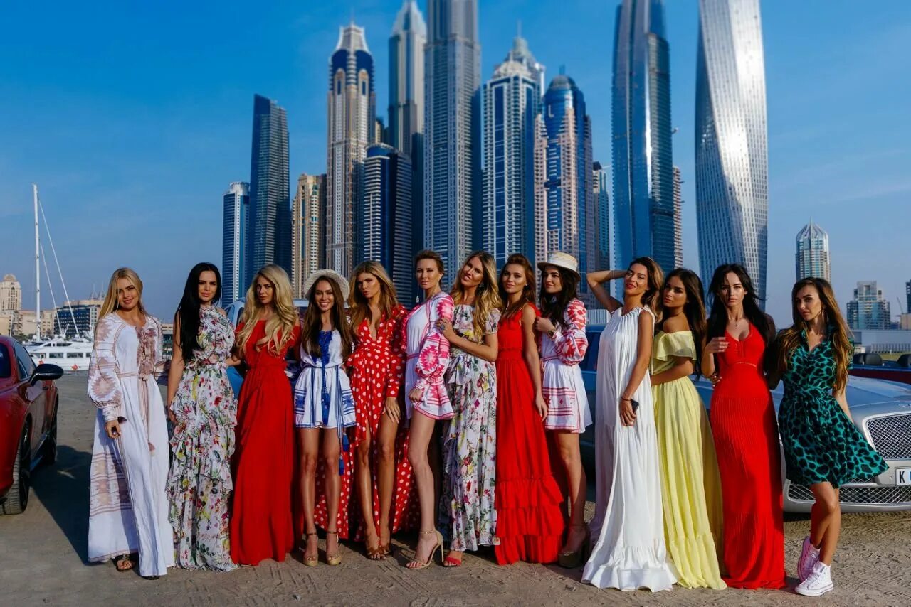 Жить в дубае русским. Красавицы Дубая. ОАЭ женщины. Девушки из Дубая. Арабские эмираты девушки.