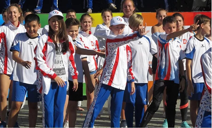 Сш 19 екатеринбург детский стадион. Сш 19 детский стадион. Сш 19 детский стадион. Кабанск легкоатлетический пробег 2022. Спортивная школа 19 екатеринбург.