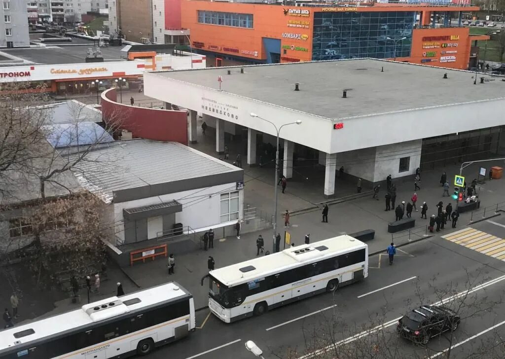 Метро медведково на улице. Станция медведково москва. Москва м медведково ул. Широкая улица москва медведково. Метро медведково на улице.