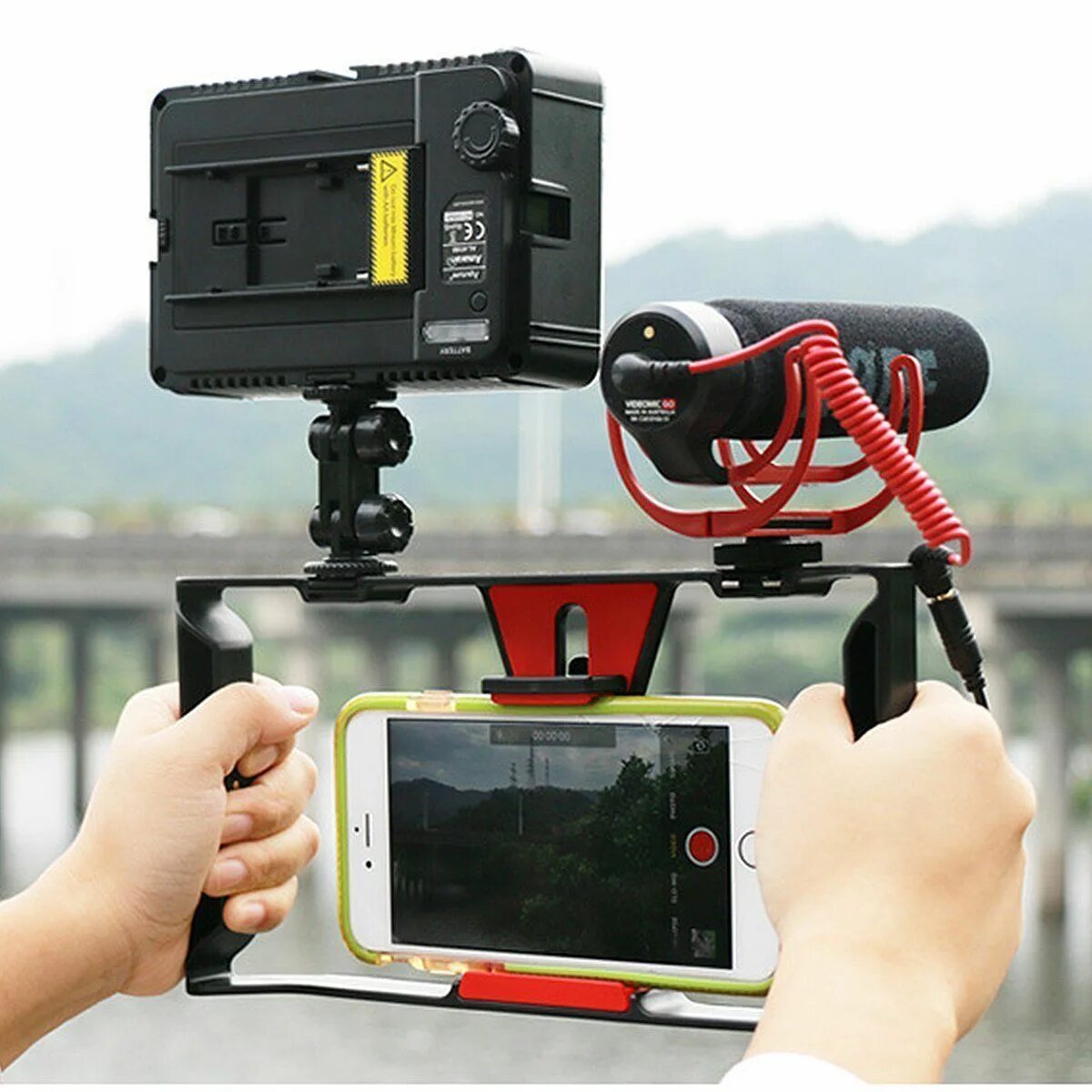 Стабилизатор для смартфона. Клетка ulanzi u-rig pro. держатель для смартфона ulanzi u rig pro ручной стабилизатор. simon horrocks iphone filmmaking kit ulanzi штатив. стабилизатор для телефона для съемки.