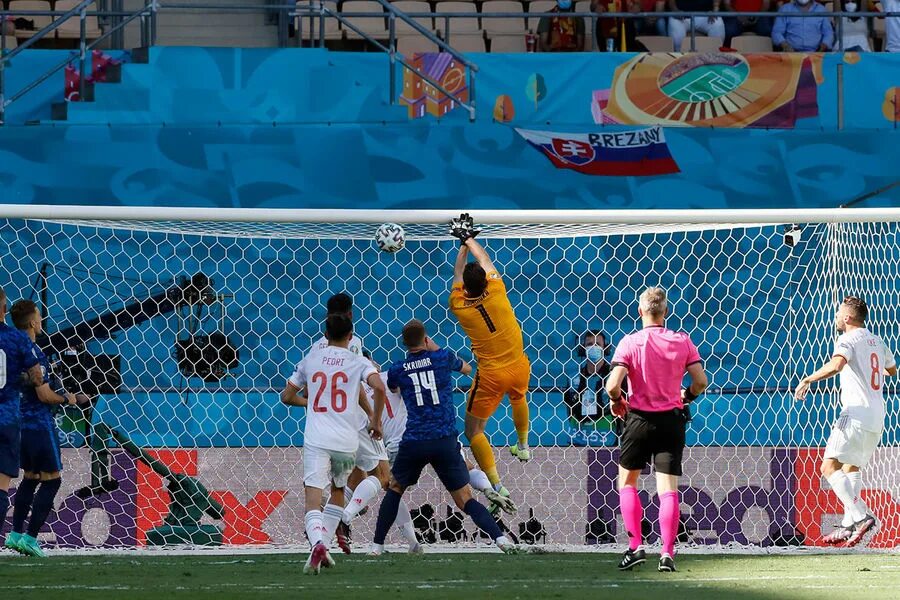 Spain vs croatia. Либеро испания волейбол женская сборная. Кто стоит на воротах у команды сокера. Уралочка-нтмк. Испания словакия волейбол.