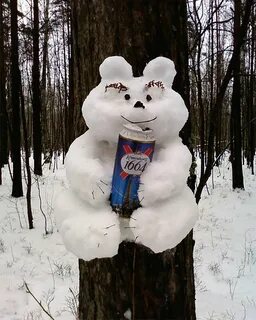 Медведь из снега