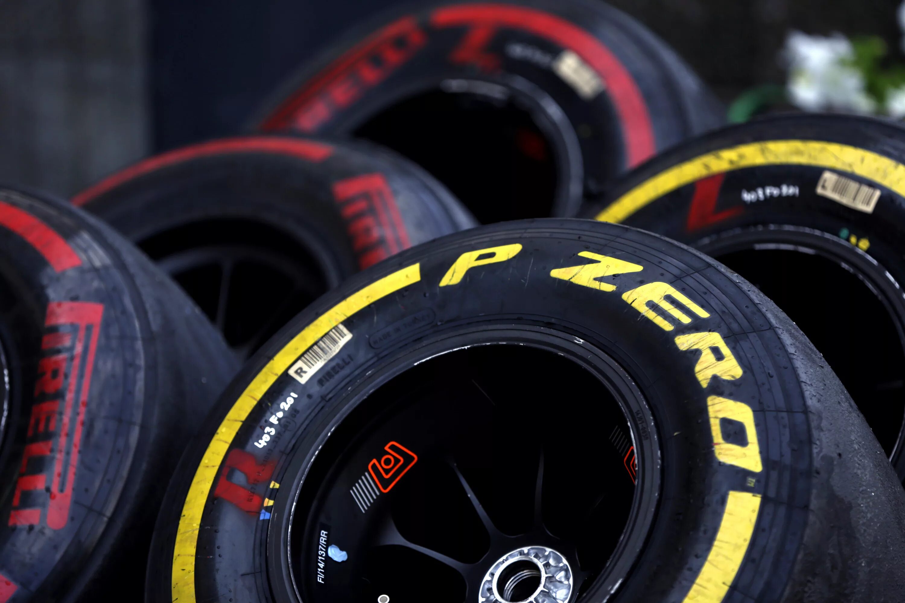 Pirelli p Zero f1. Шины Пирелли формула 1. Pirelli Formula 1 Soft. Пирелли шины формула 1 износ. Купить летнюю резину формула