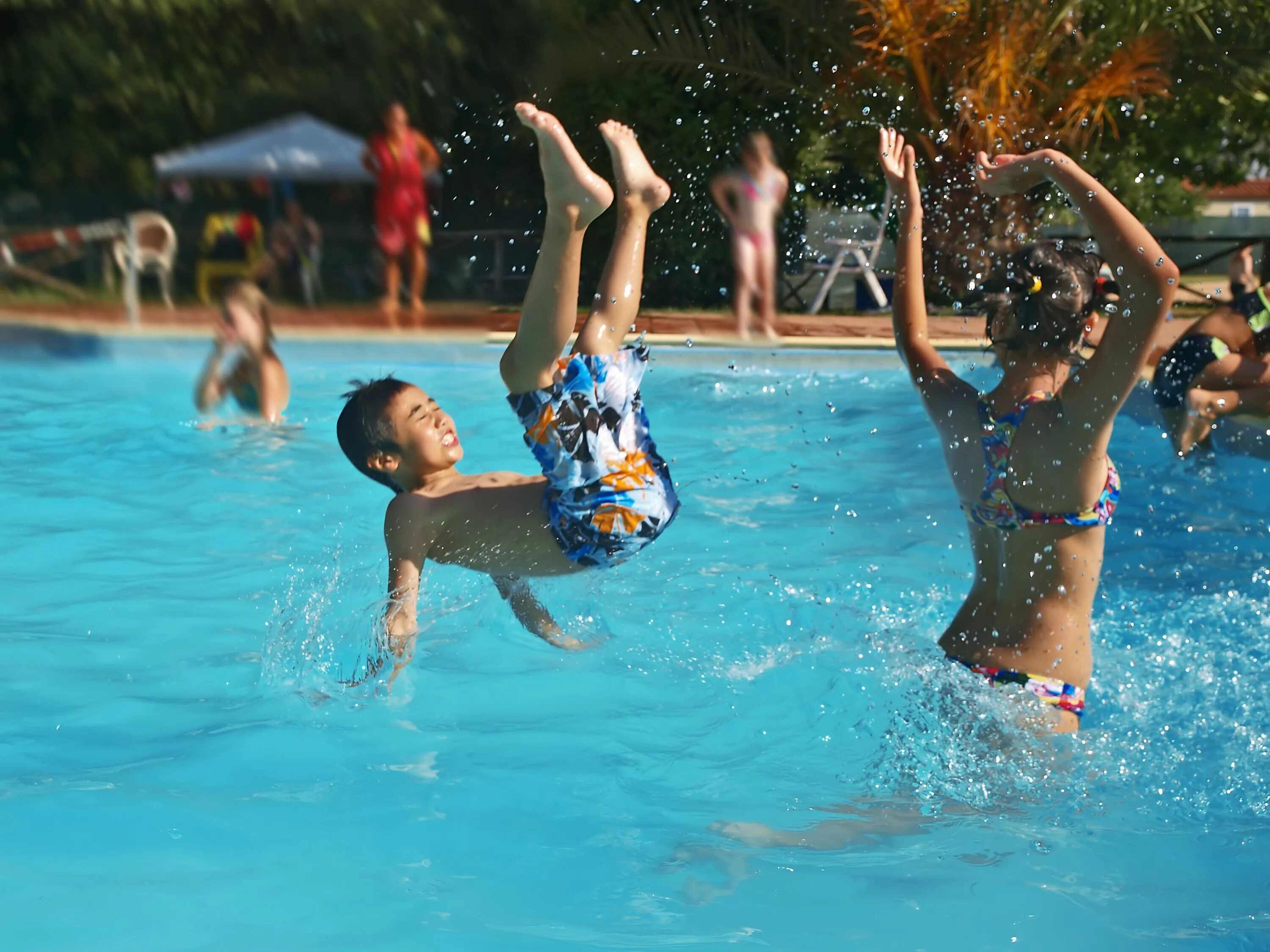 Лето бассейн. Летний бассейн. Веселье в бассейне. Дети лето вода. Swimming activities