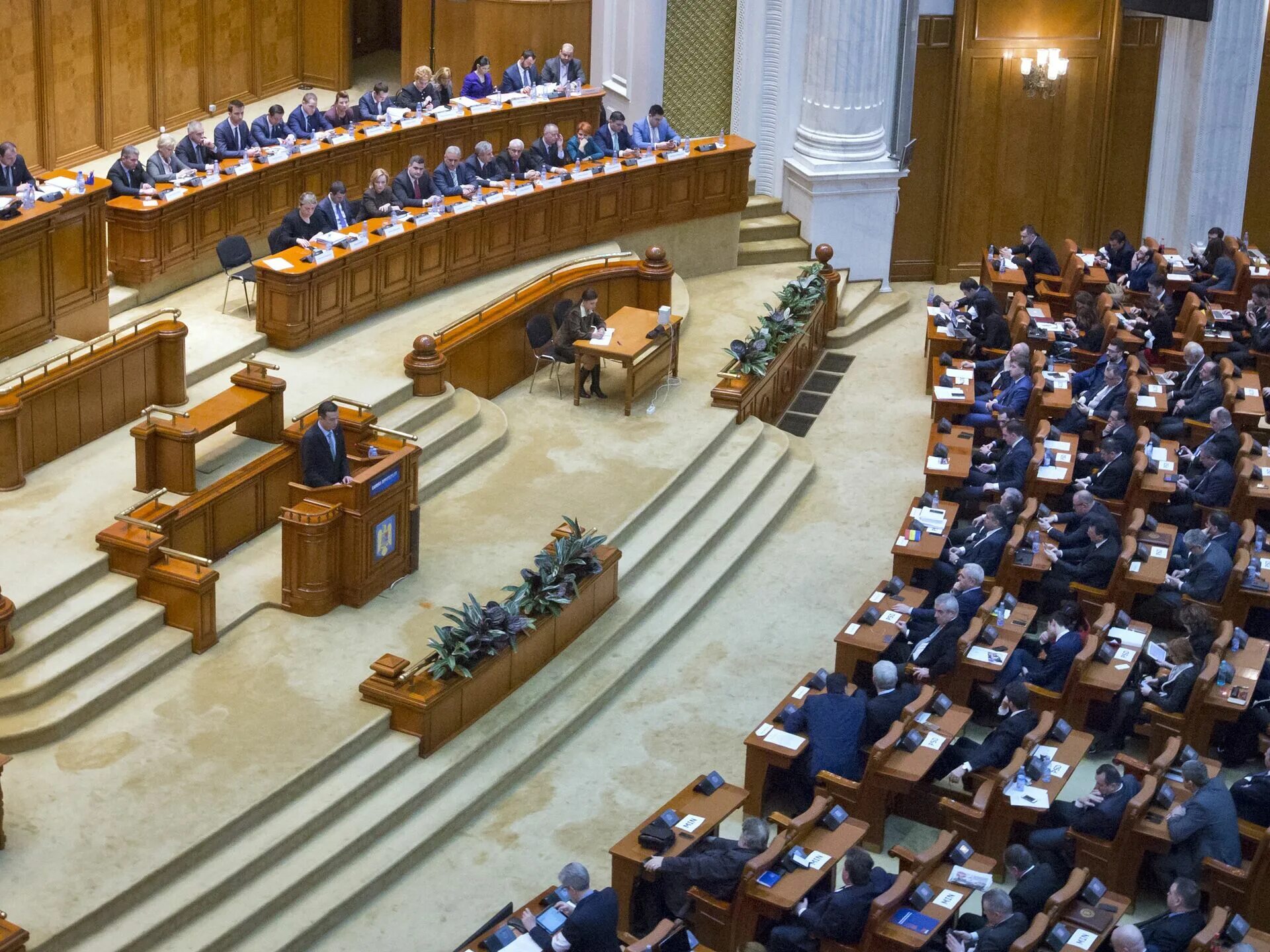 Правительством страны были приняты. Парламент Румынии 1925. Парламент депутатов Румынии. Парламент Румынии заседание. Правительство Румынии.