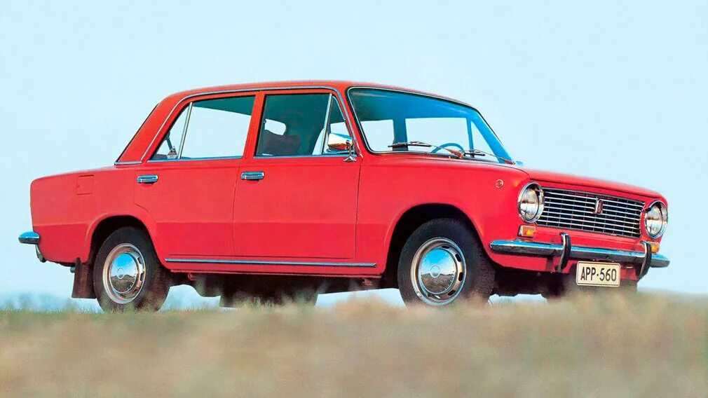 Советская идет машина. Советские автомобили. Первый Советский автомобиль. Советские машины за рубежом. Авто 1970-1980.