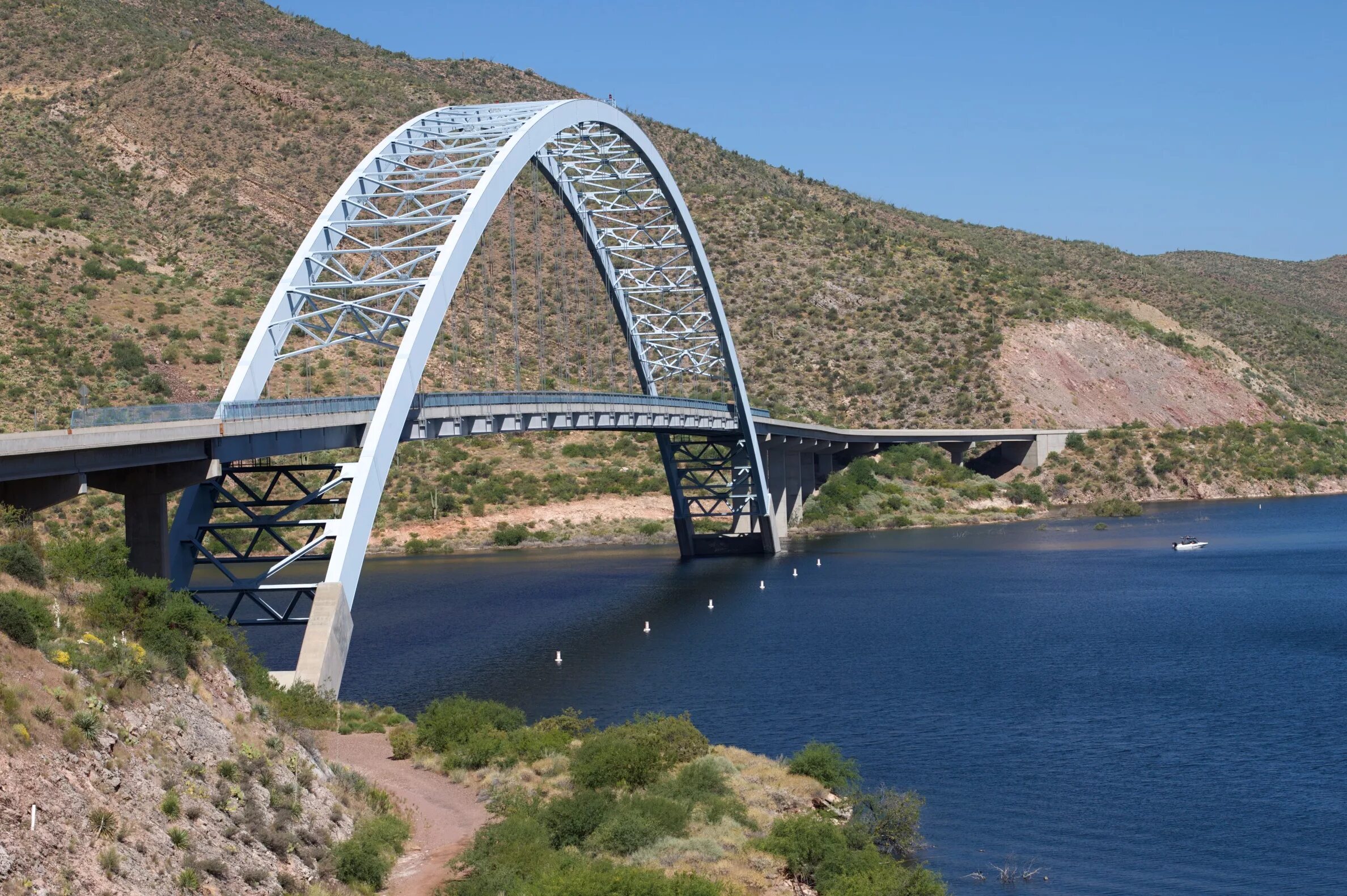 Hump bridge