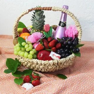 Корзина с фруктами в подарок учителю