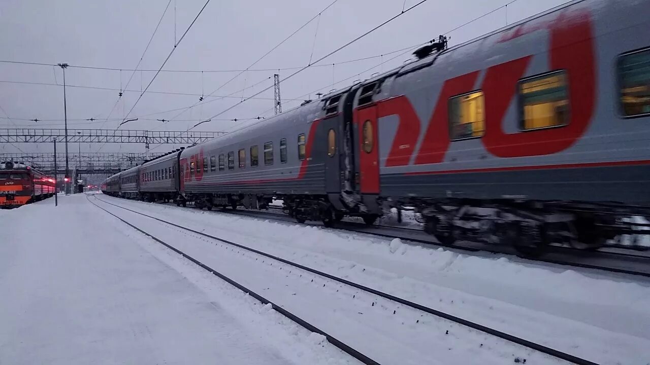 Эп2к 200. Фирменный поезд Новокузнецк 013н Новокузнецк. Поезд Томск Новокузнецк. Фирменный поезд Томич 037н. Поезд новокузнецк новосибирск купить