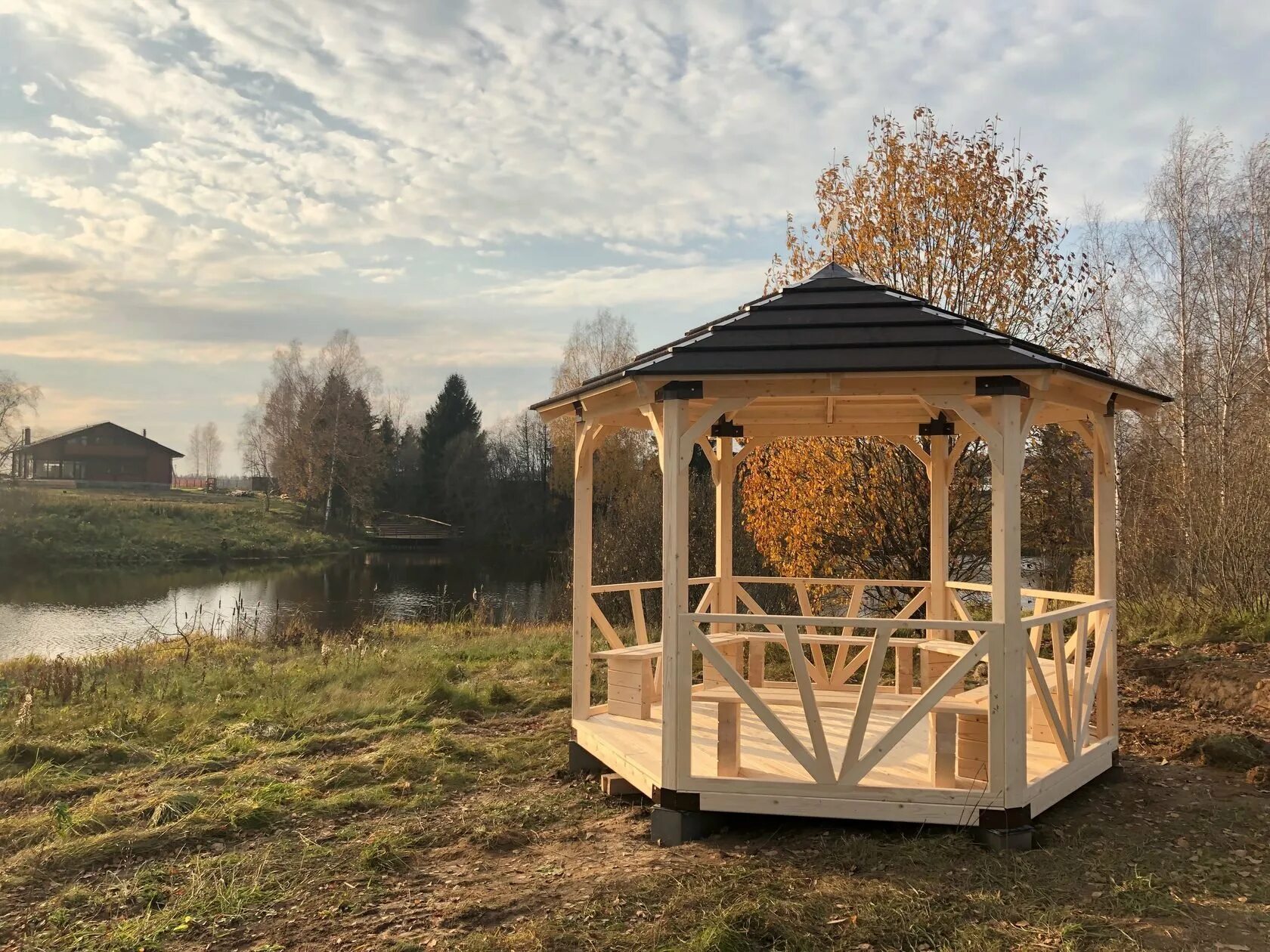 Беседка с надписью храм уединенного. Беседка пикник Gazebo Piknik Brown 2015. Дворянское гнездо Королев беседки. Чистые пруды Саранск беседки. Парк Коломенское беседки.