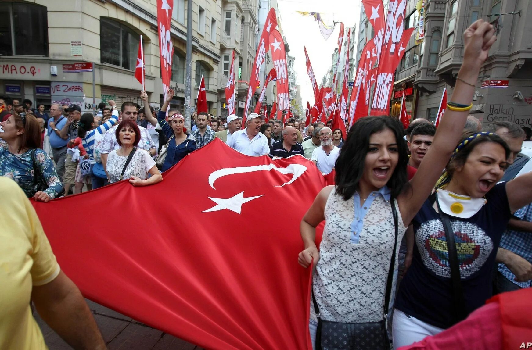 Turkey people. Народ Турции. Турция люди. Турки и турчанки. Турция местные жители.