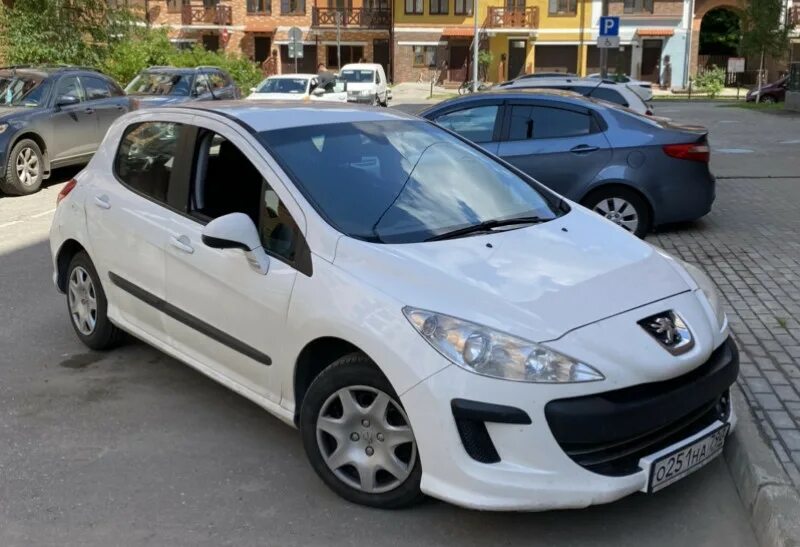 Peugeot 308 2009. Пежо 308 2009 года. Пежо 308 2009. Пежо 308 хэтчбек 2009. Пьюгоут 308 машина.