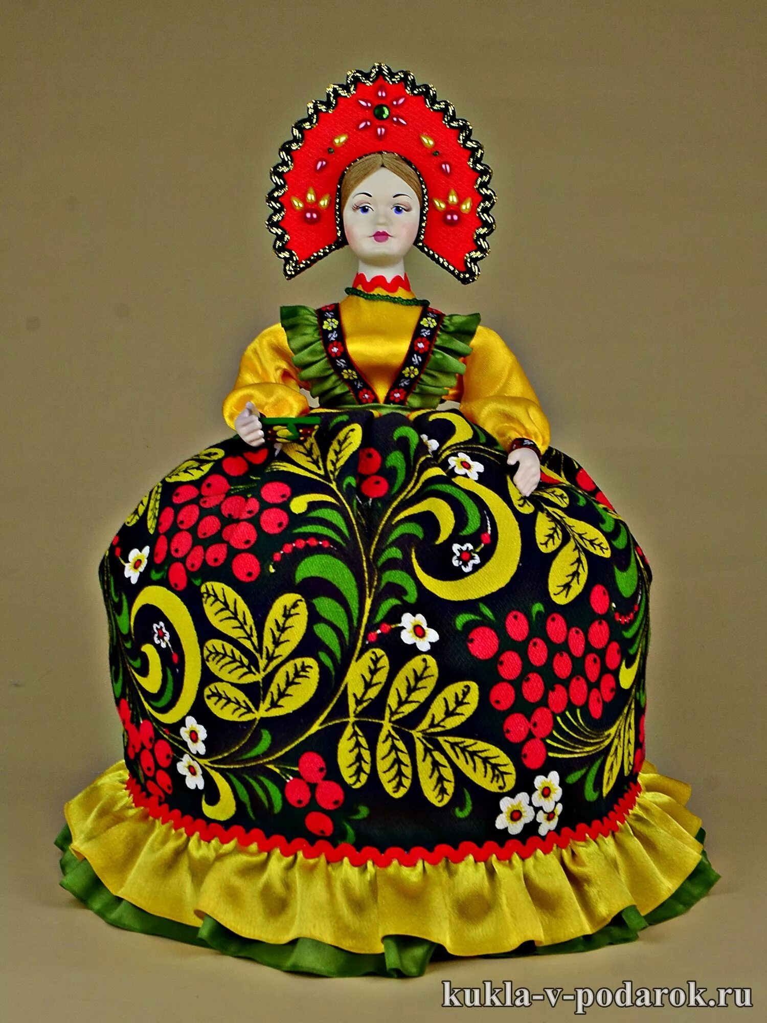 Кукла хохлома. Кукла на чайник в хохломе. кукла под хохлому. кукла в стиле хохлома.
